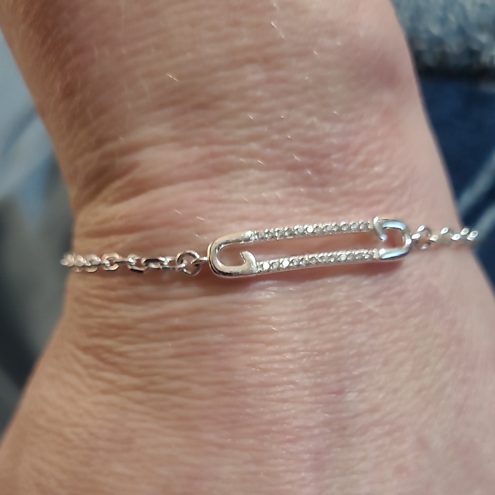 Elegant Silver Tone Chain Bracelet